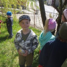 Hledáme hnízdečko slepičky a zajíčka