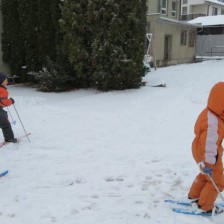Lyžujeme na zahradě