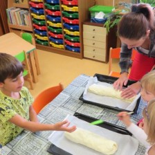Pekli jsme ovocný štrůdl, navštívili jsme moštárnu