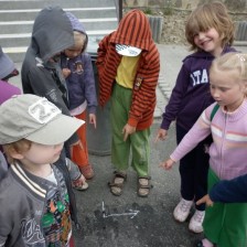 Šipkovaná. Spíme v mateřské škole.
