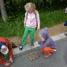 Šipkovaná. Spíme v mateřské škole.