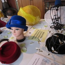 Výstava vláčků a klobouků