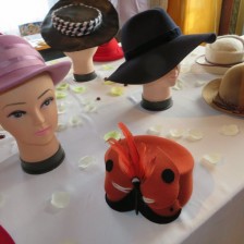 Výstava vláčků a klobouků