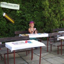 Zahradní slavnost s pasováním předškoláků.